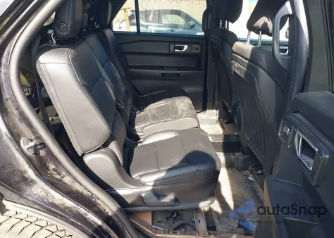 2020 Ford Police Interceptor z USA, uszkodzony, nr VIN 1FM5K8AW4LGC65531